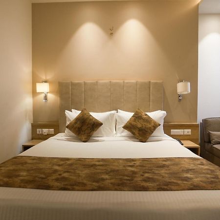 Celebrant Hotel バラナシ エクステリア 写真