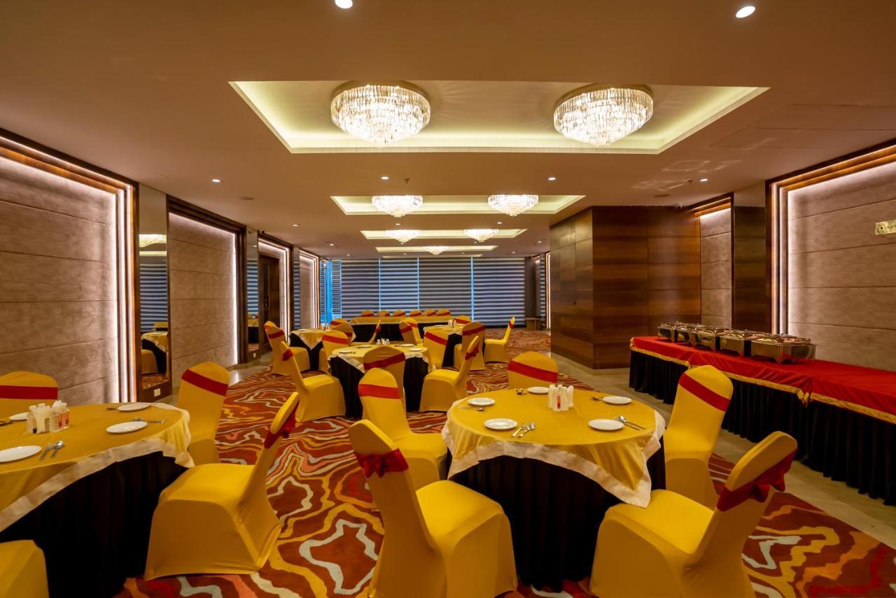 Celebrant Hotel バラナシ エクステリア 写真