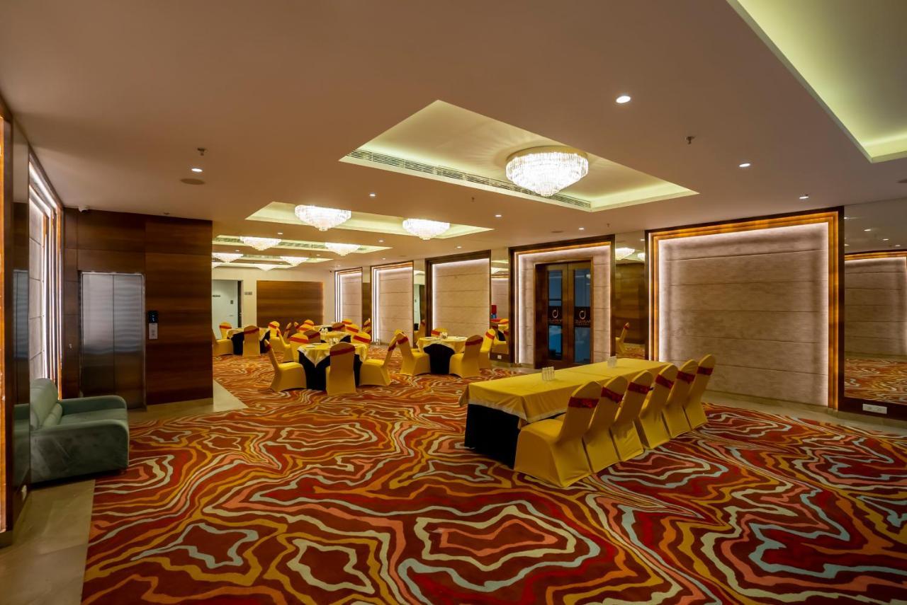 Celebrant Hotel バラナシ エクステリア 写真