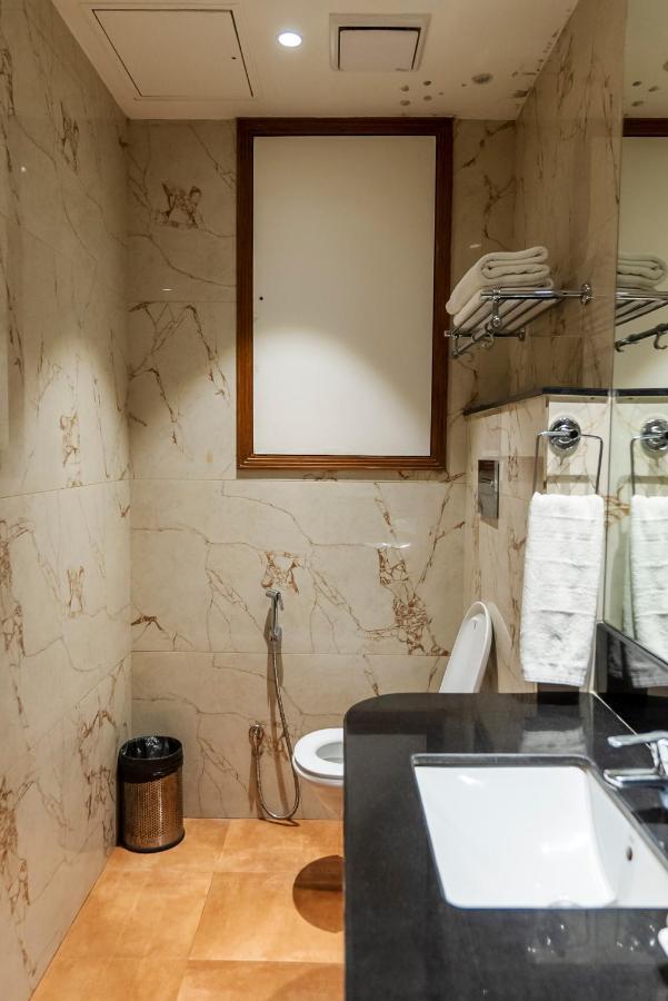 Celebrant Hotel バラナシ エクステリア 写真