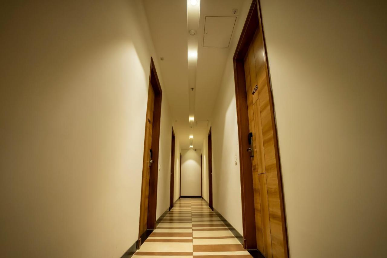 Celebrant Hotel バラナシ エクステリア 写真
