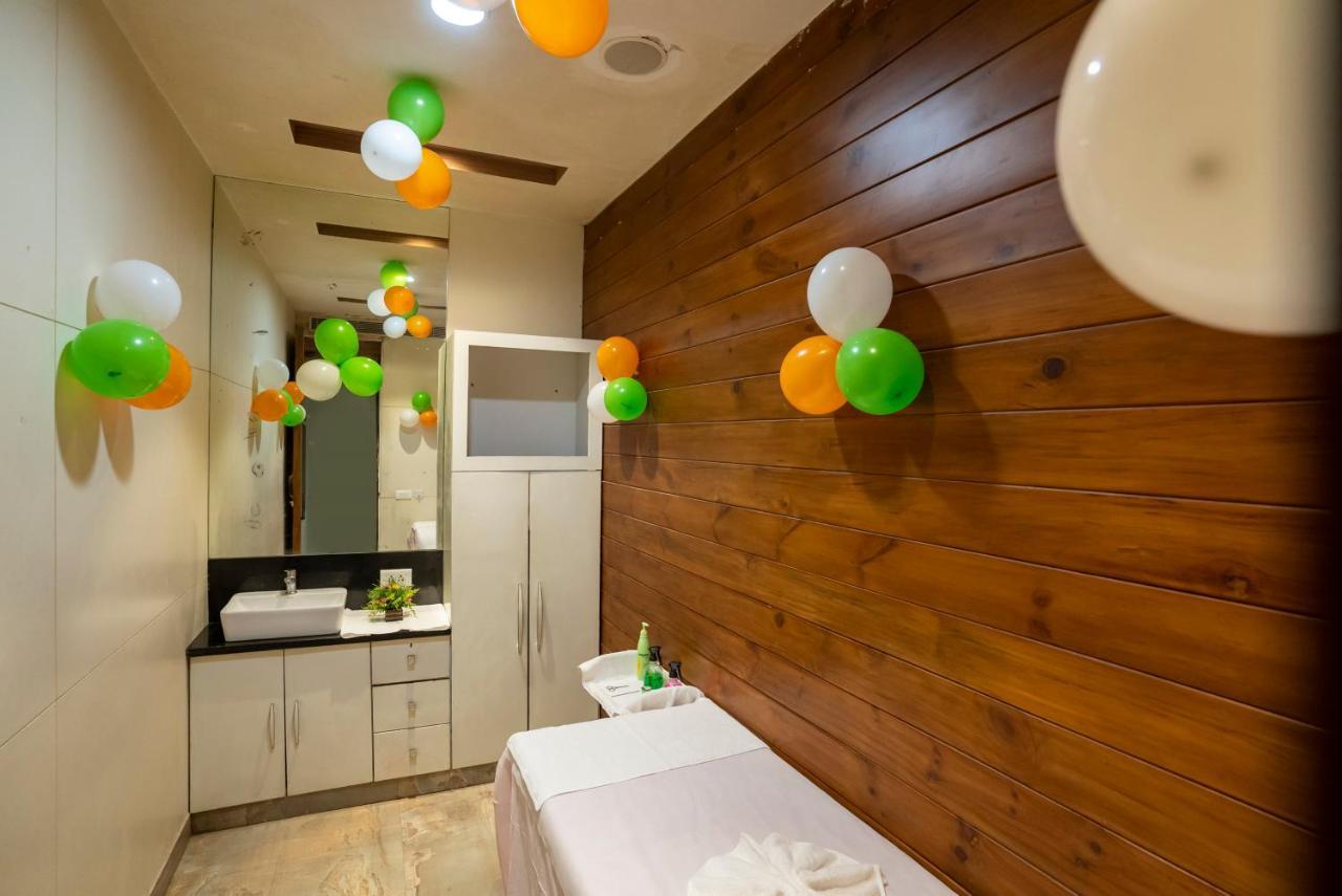 Celebrant Hotel バラナシ エクステリア 写真