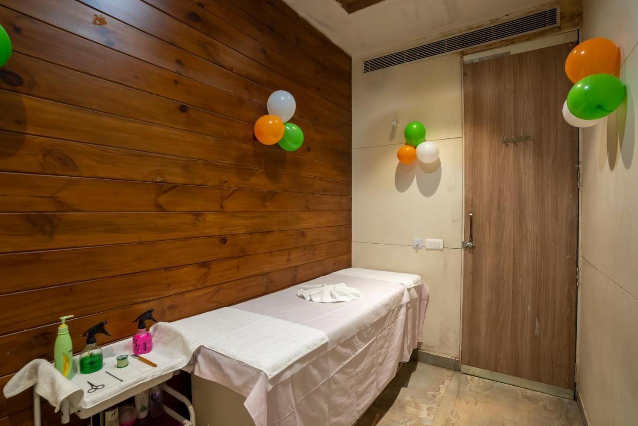 Celebrant Hotel バラナシ エクステリア 写真