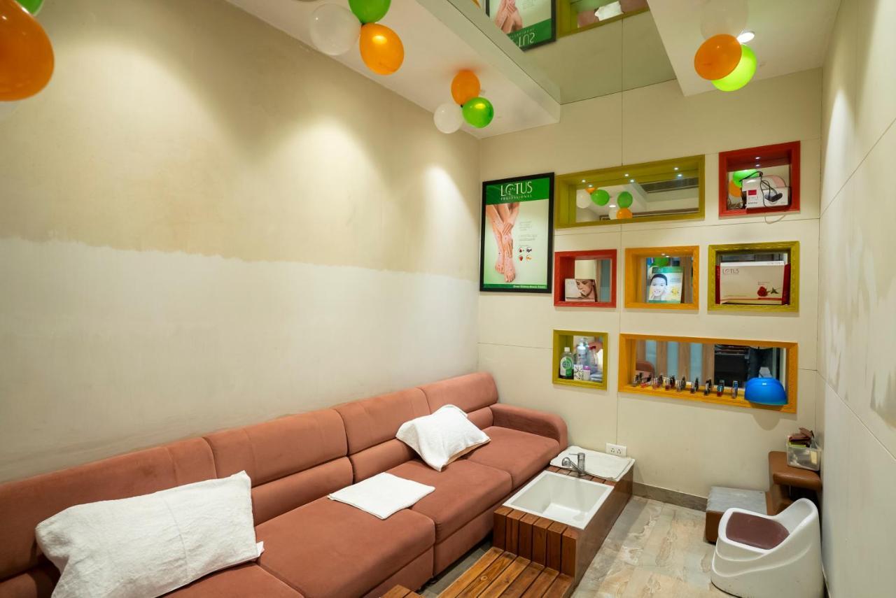 Celebrant Hotel バラナシ エクステリア 写真