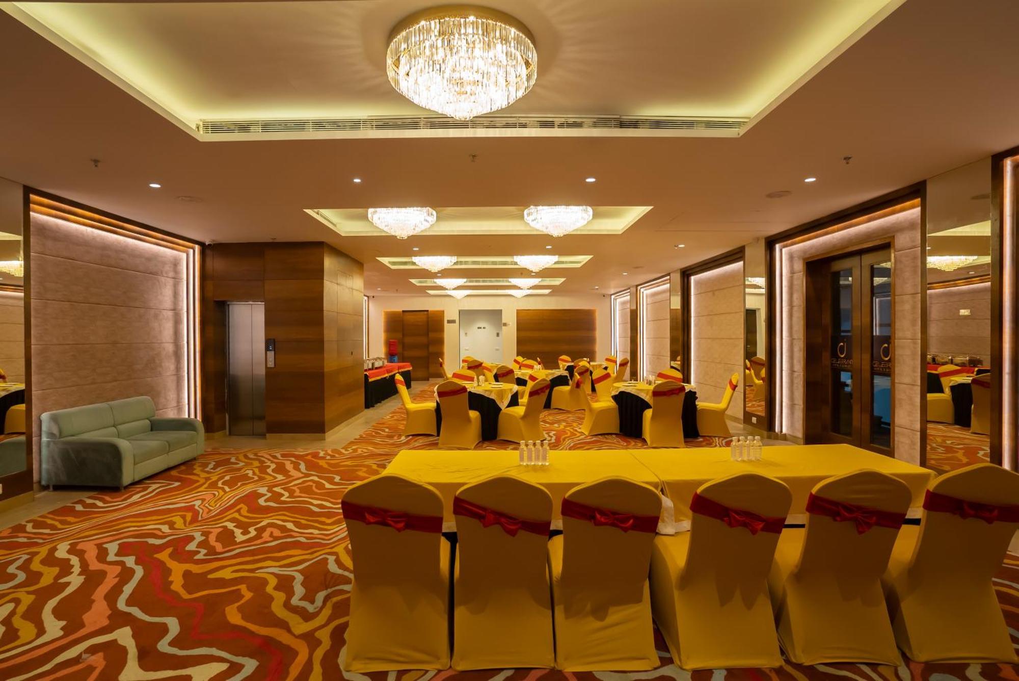 Celebrant Hotel バラナシ エクステリア 写真